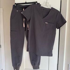 Figs Scrubs - grey XS top and Bottom